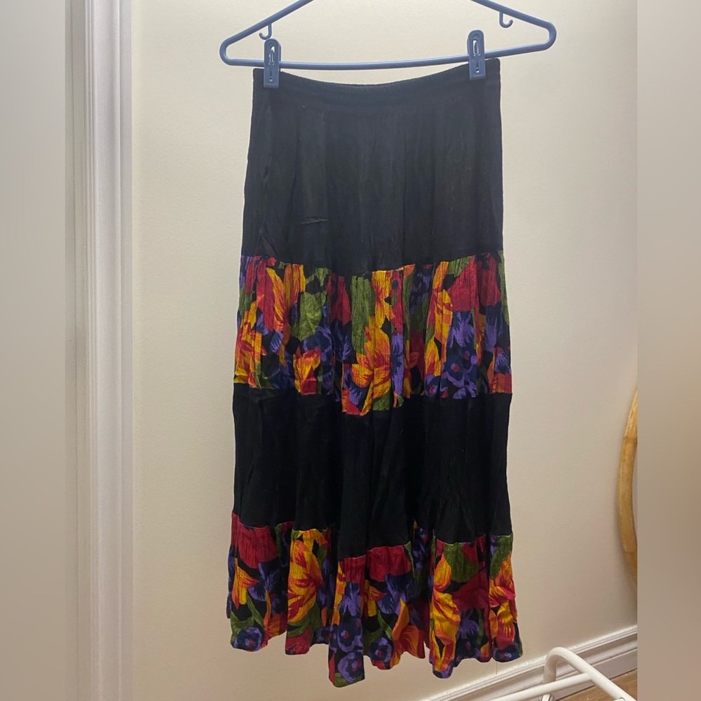 Vintage maxi skirt with floral print design